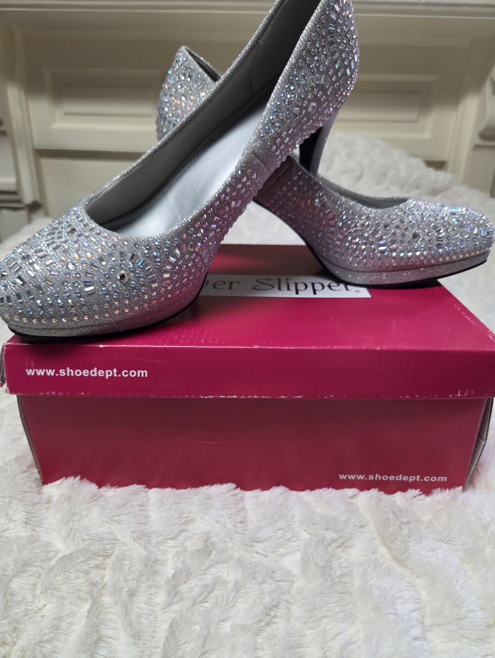 Elegant Silver Slipper Crystal Embellished Women’s Pumps Size 12M00000
